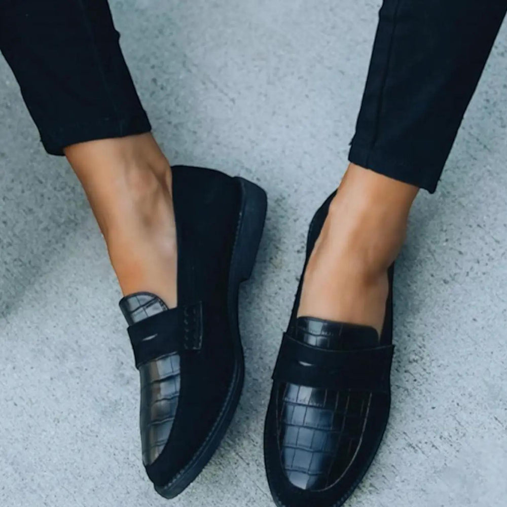Crocodile Texture Loafers-Valenira