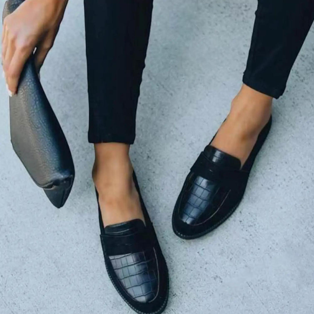 Crocodile Texture Loafers-Valenira