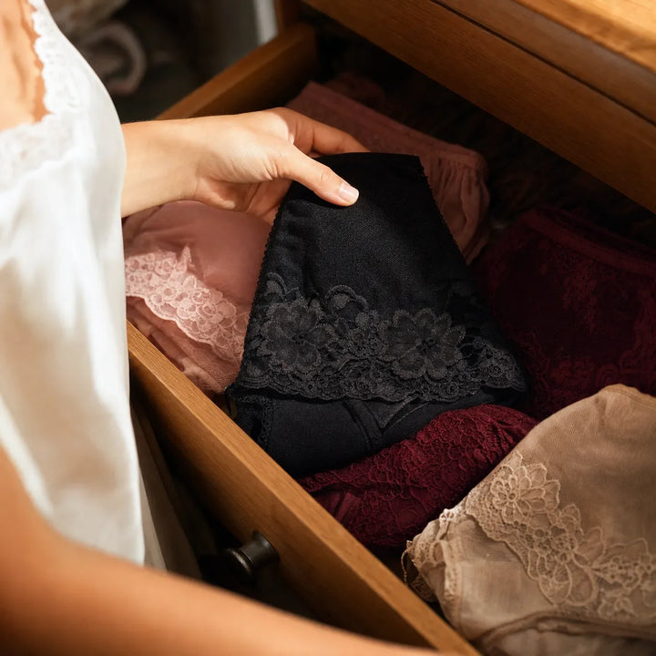 High-Waist Lace Smoothing Briefs