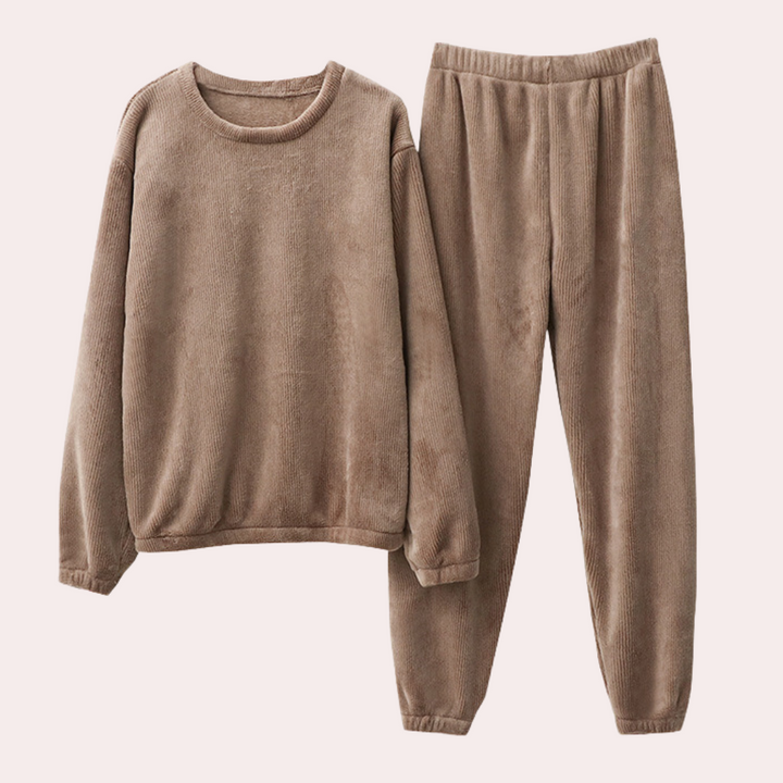 Plush Fleece Pajama Set in Pink | Valenira