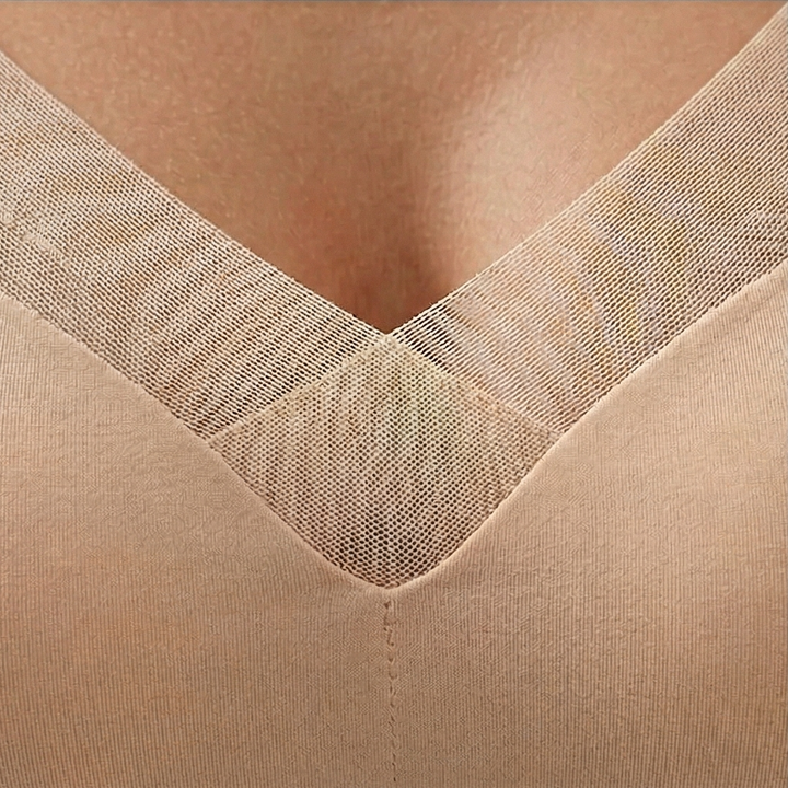 Close-up of the mesh V panel at the centre front